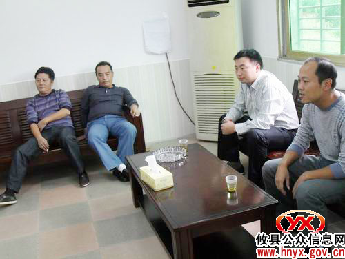 石峰区纪委韦娜一行到攸县新市镇考察绩效考核工作