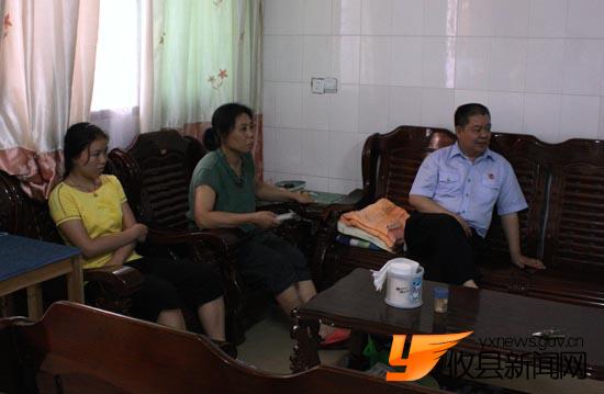 【党员风采】默默坚守的“半肾人”——记县法院立案庭干警易小华