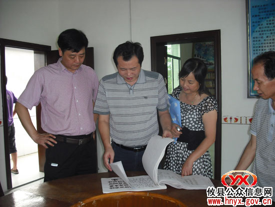 市委宣传部副部长、网宣办主任赵先辉一行来攸县调研乡镇文化工作