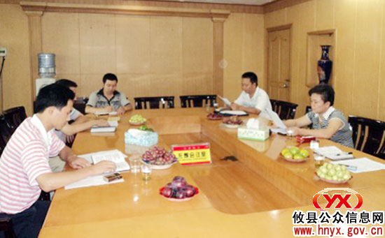 黄清秀一行深入到城关、菜花坪镇督查计生协会工作