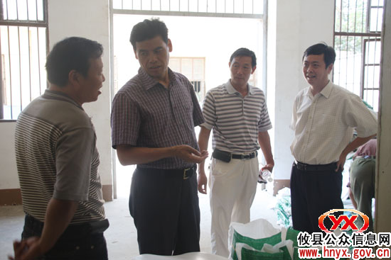 省农业厅巡视员青先国一行来攸县检查粮食生产工作