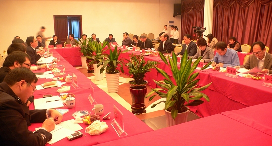 政协主席会议成员视察云龙示范区工作