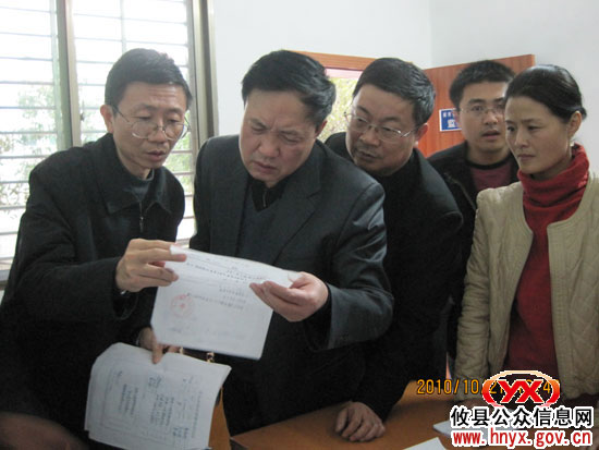 省药监局副局长刘桂生一行到攸县新市镇督查专项工作