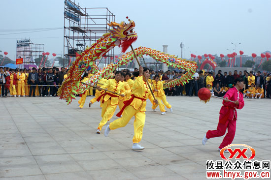 【文化艺术节掠影】舞龙灯，不再是“须眉”的“专利”