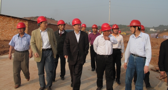 湖南有色工业总公司总经理宋建民一行来职教城视察