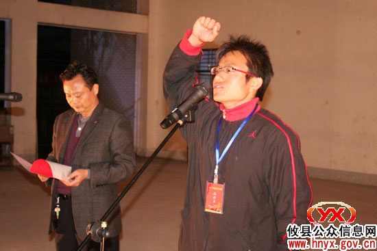 昨晚，2010“体彩杯”攸县职工男子篮球赛正式开赛