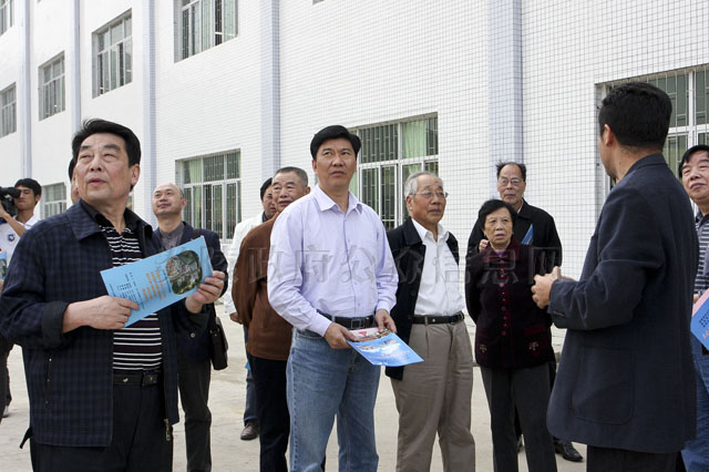 曾在炎陵工作过的老领导一行回炎陵县考察