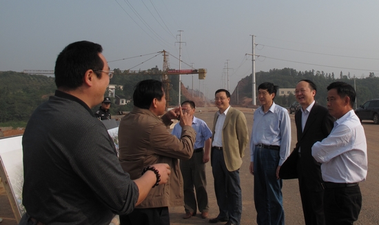 湖南有色工业总公司总经理宋建民一行来职教城视察