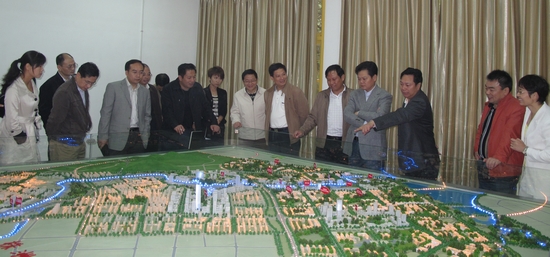 市委副书记、市长王群21日考察职教城建设