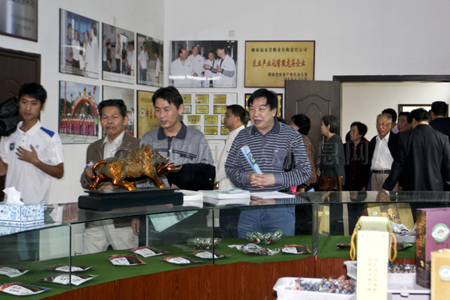 曾在炎陵工作过的老领导一行回炎陵县考察