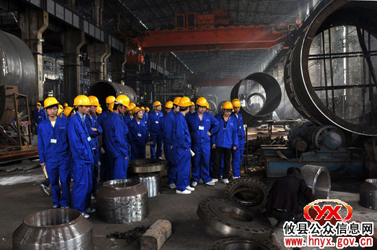 湖南化工职业技术学院组织学生到湘化机参观实习