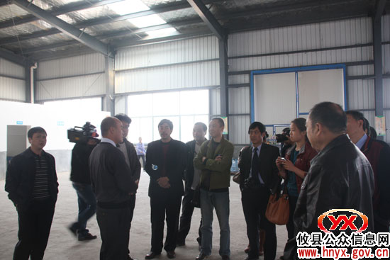 攸县组织网友代表参观县内重点工程建设项目