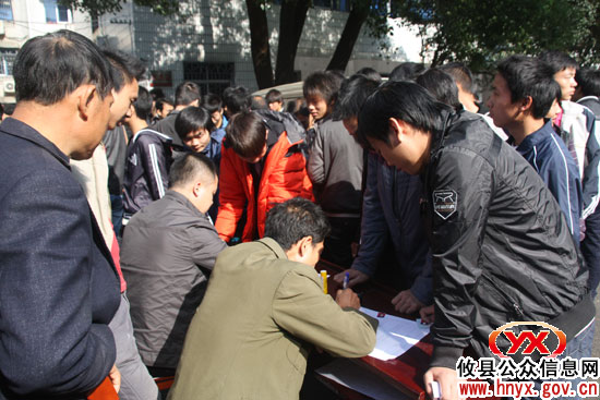 攸县100余名应征青年今日正式接受征兵体检