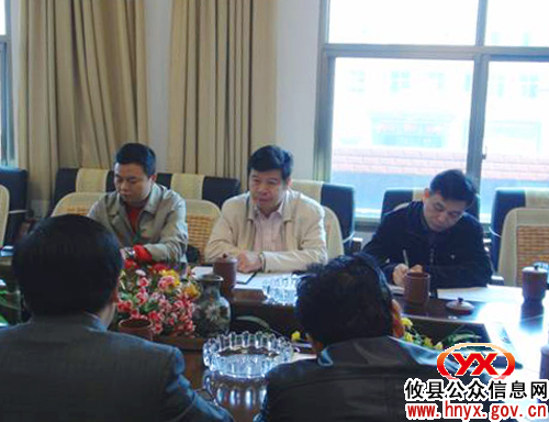 邝邹飞、胡湘之一行到攸州工业园现场办公