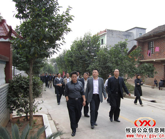 茶陵县严塘镇刘强一行到新市镇新联村参观
