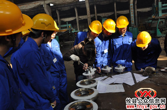 湖南化工职业技术学院组织学生到湘化机参观实习