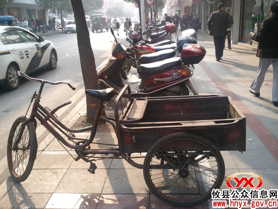 攸县县城摩托车、单车有序停放规劝活动今天启动