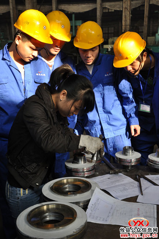 湖南化工职业技术学院组织学生到湘化机参观实习