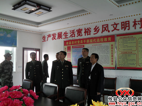 市军分区参谋长张龙慧一行到攸县新市镇督查征兵工作