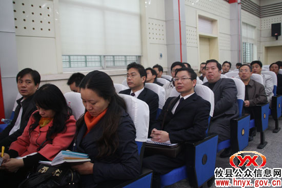 湖南“华联瓷业”董事长许君奇来攸县进行现代企业建设管理授课