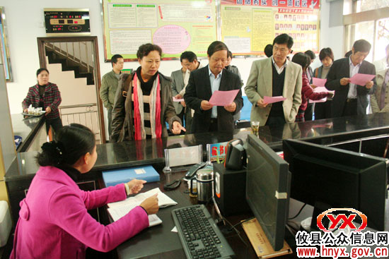 省政务公开工作考核组一行来攸县进行专项考核