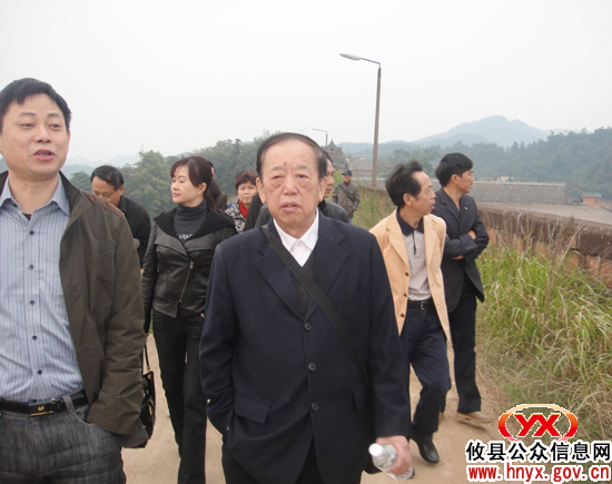 省移民局离退休老干部来攸县考察