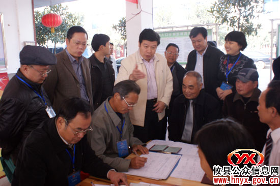 邝邹飞等县领导视察攸县第六次全国人口普查登记工作