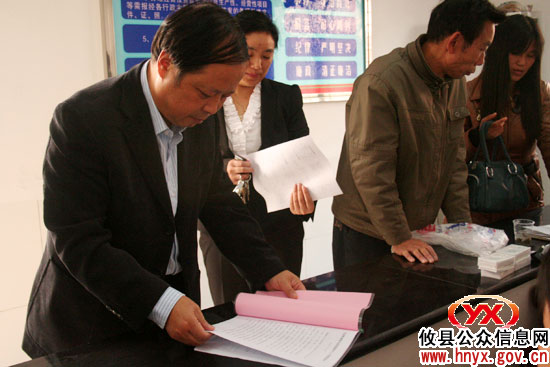 省政务公开工作考核组一行来攸县进行专项考核
