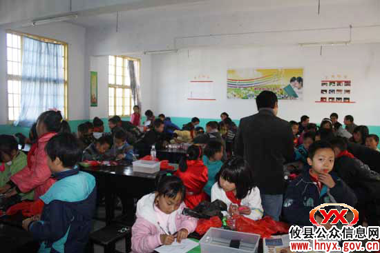 攸县酒埠江镇举行“小学课堂教学大赛”