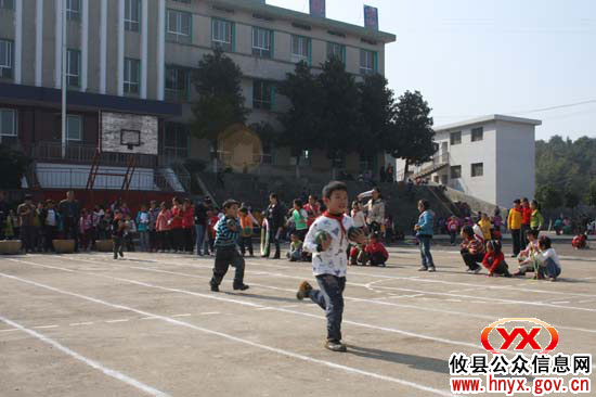 攸县酒埠江镇小学生举行阳光体育运动会