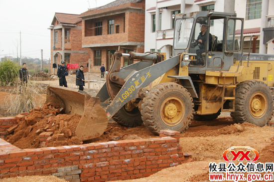攸州工业园开展大规模拆除违法违规建筑行动