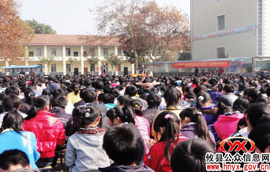 攸县网岭镇中学举行“激扬青春，走向成功”报告会