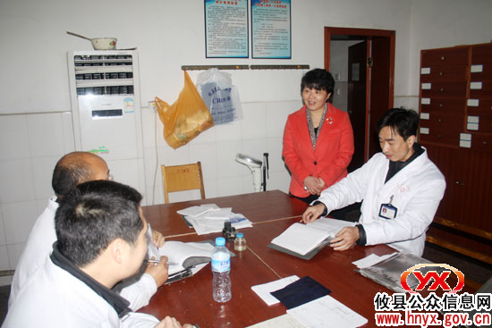 谈湘旭一行开展乡镇卫生院基本药物零差率销售情况督查