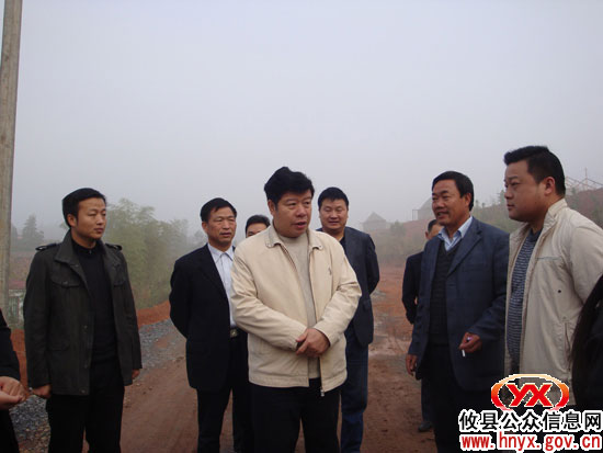 邝邹飞一行到槚山乡调研指导工作