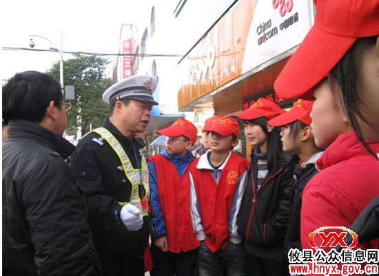 团县委联合交警大队组织青年志愿者开展“交通规劝”