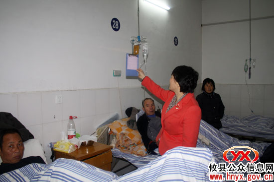 谈湘旭一行开展乡镇卫生院基本药物零差率销售情况督查
