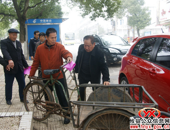 攸县“三老”主动上街乐当“两车”规劝员
