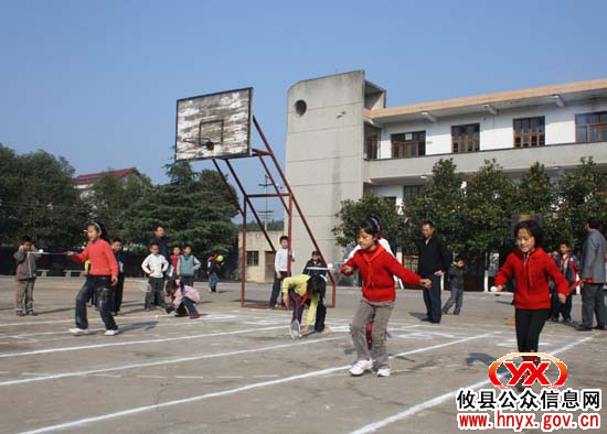 攸县酒埠江镇小学生举行阳光体育运动会