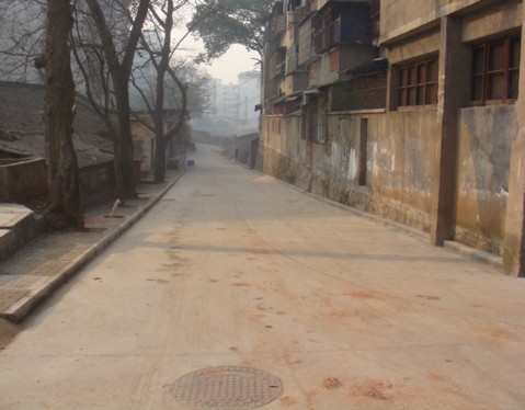 荷叶冲路居民送锦旗，感谢承建人
