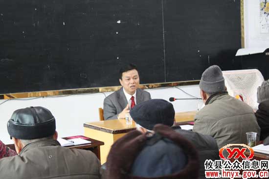 胡湘之到攸县老年大学向老干部作县情报告