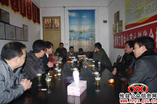 李能斌一行冒雪督查酒埠江镇中学建设进展情况