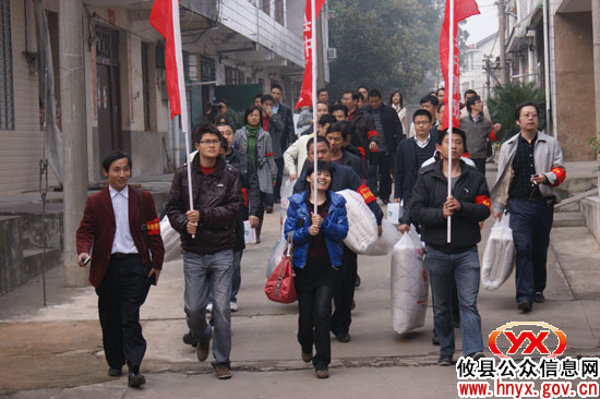 攸县2010年中青班学员到县福利、敬老院献爱心