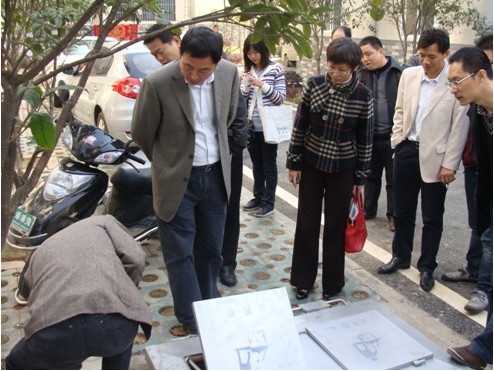 市民惊呼"地埋式垃圾箱"好