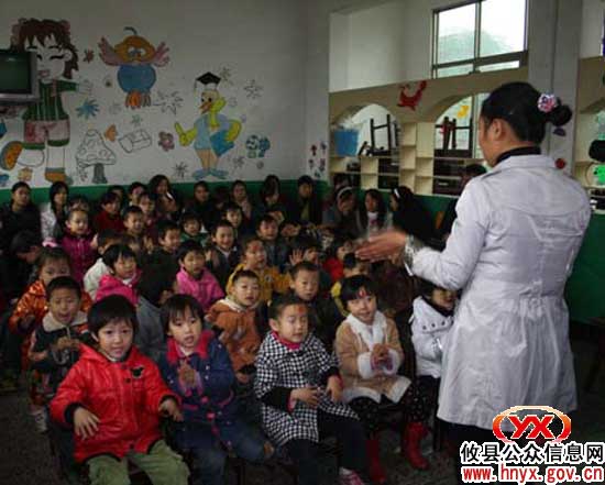 攸县酒埠江镇中学组织幼儿园教师开展教研活动