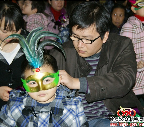 攸县机关幼儿园举办“丫丫狂欢平安夜”圣诞亲子活动