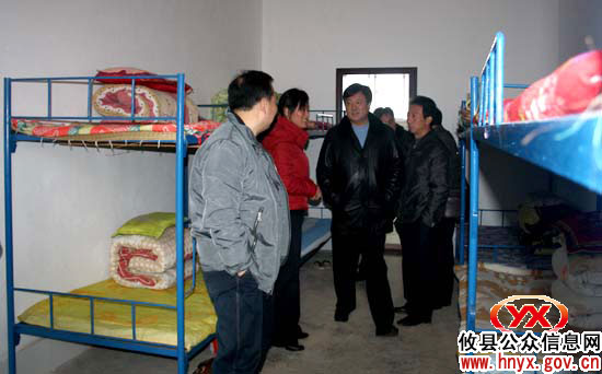 李能斌一行冒雪督查酒埠江镇中学建设进展情况