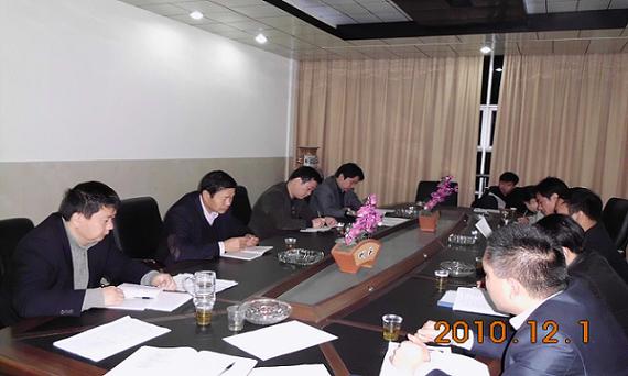 鸾山镇召开11月份考核点评会
