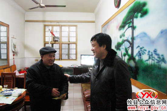 李能斌一行走访慰问攸县部分退休县级老干部