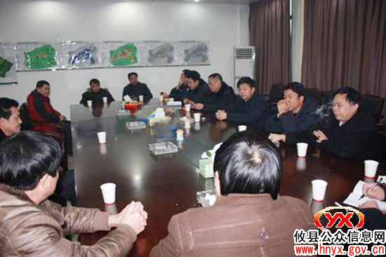 邓国平一行到黄丰桥镇与人大代表进行座谈交流