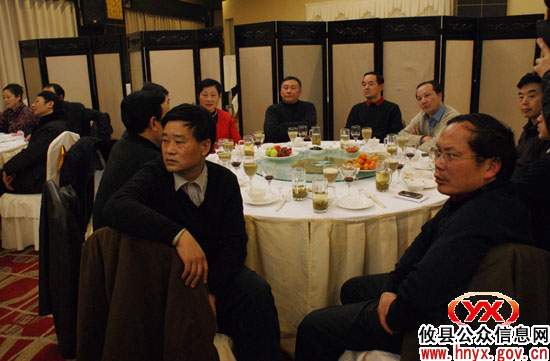 昨夜里，攸县籍在湘潭各界有关人士欢聚一堂话桑梓
